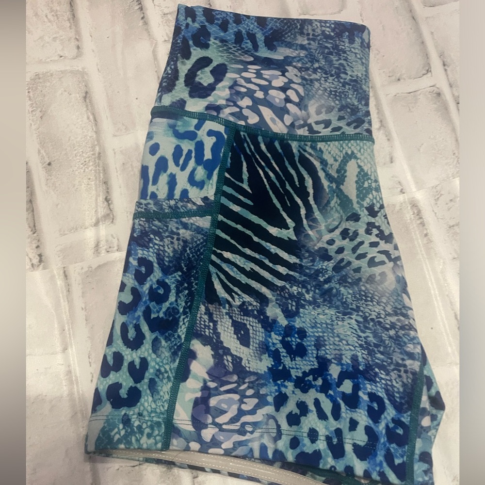 CVG 5 inch shorts Size Small
